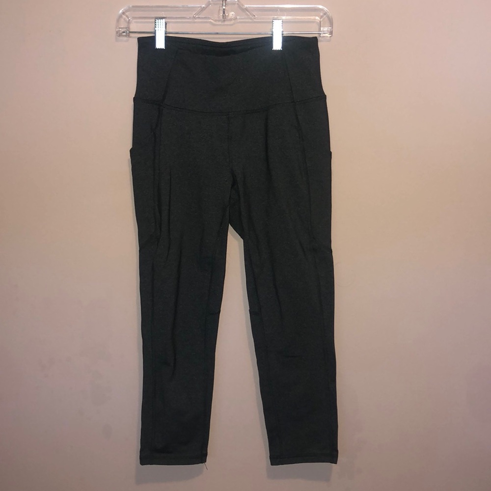 Tek Gear shape wear leggings size small, color gray